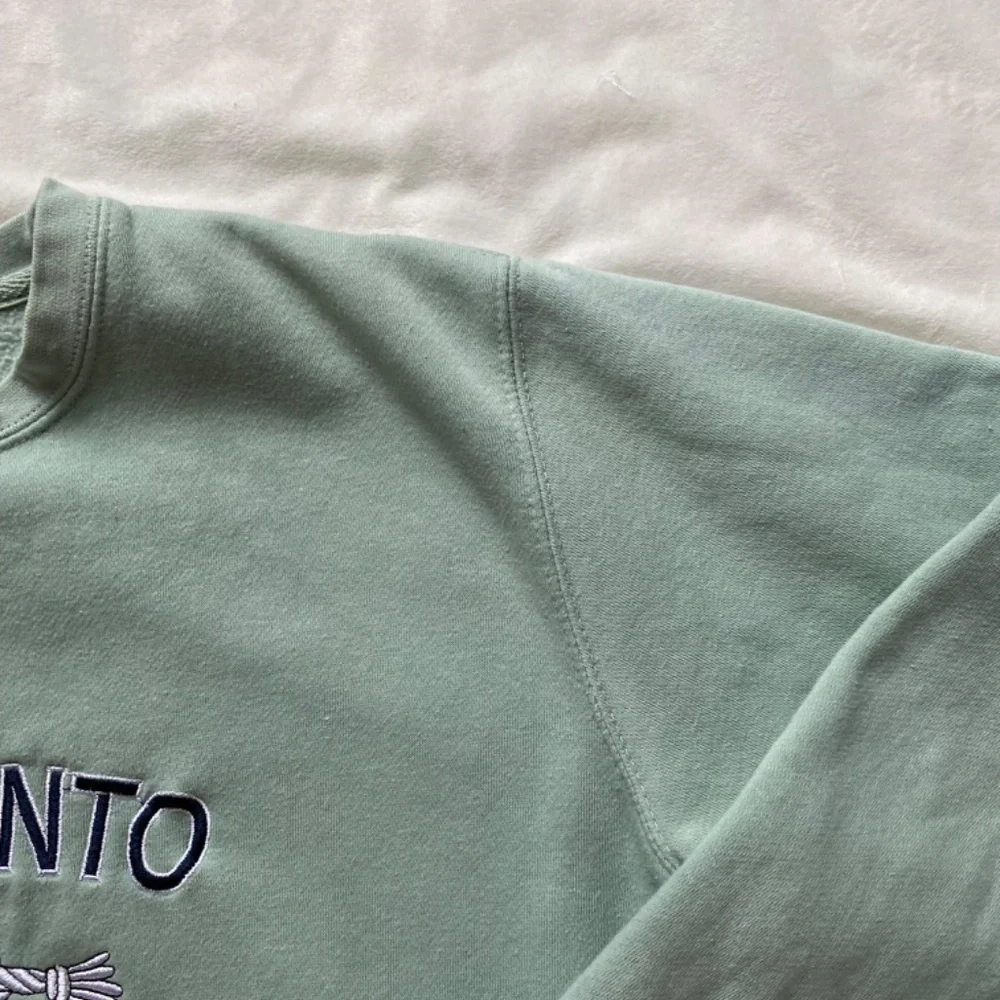 Green white pastel Sorrento Italy embroidered crewneck - Picture 6 of 7